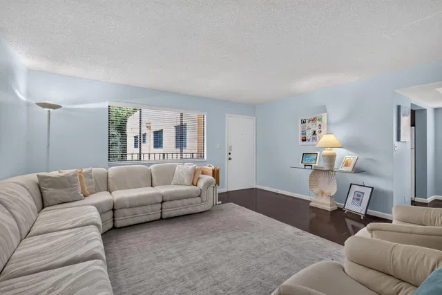  Unit 142 photo 4