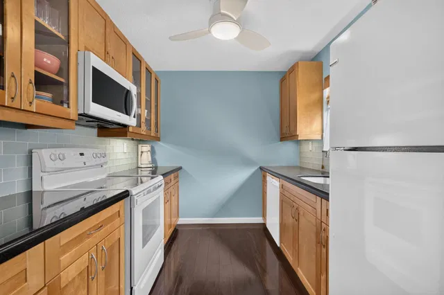  Unit 142 photo 8