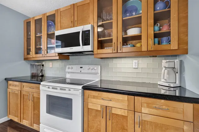  Unit 142 photo 10