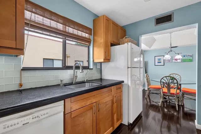  Unit 142 photo 11