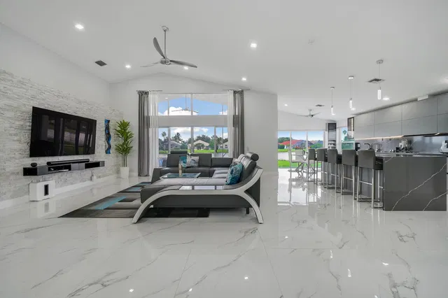 Residence photo 19