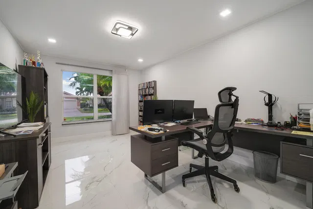 Residence photo 30