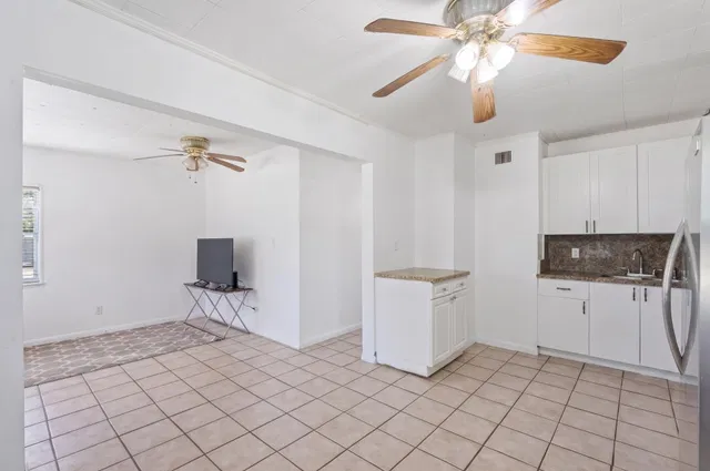  Residence photo 9