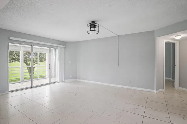Unit 211 photo 3