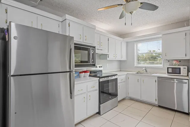 Unit 211 photo 6