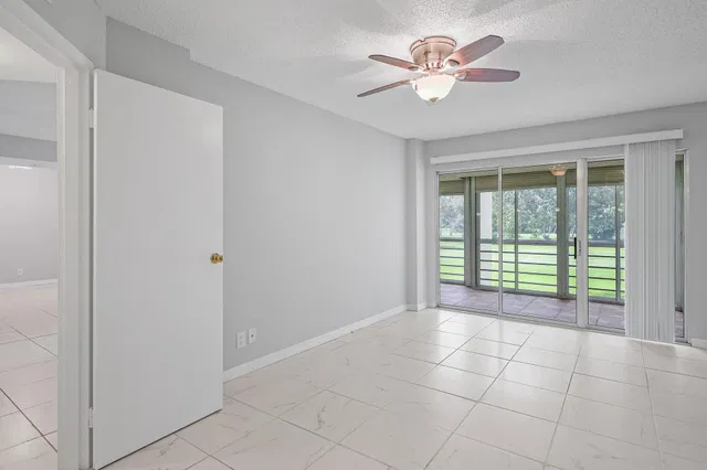 Unit 211 photo 11