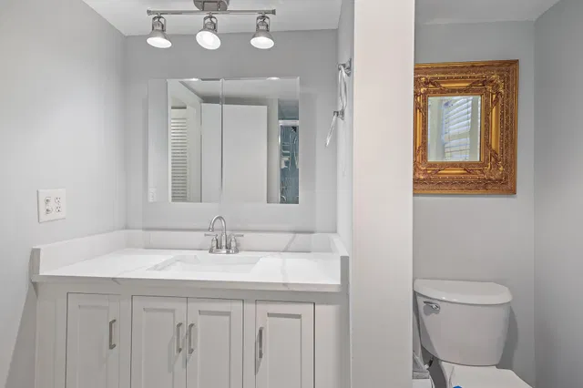 Unit 211 photo 14