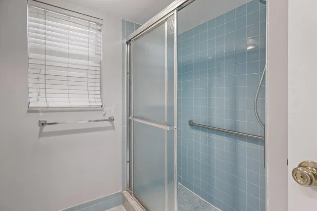 Unit 211 photo 15