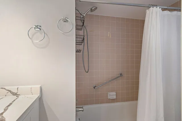 Unit 211 photo 20