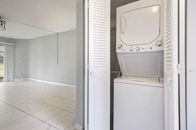 Unit 211 photo 21
