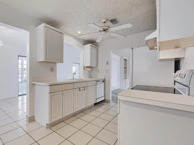 Residence photo 19