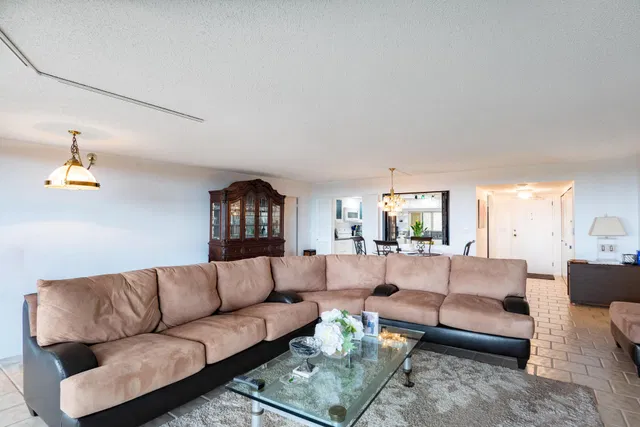 Unit 1103 photo 9