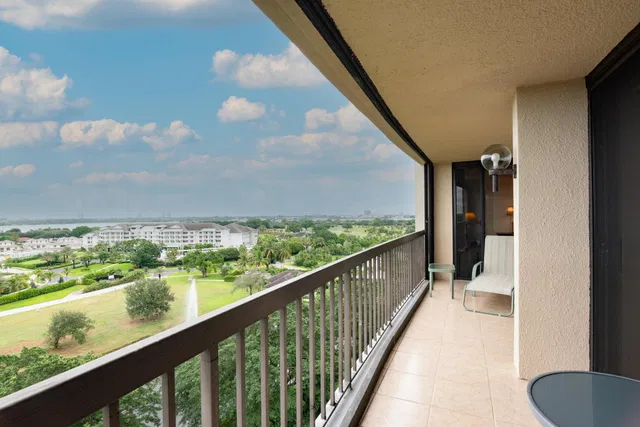 Unit 1103 photo 11