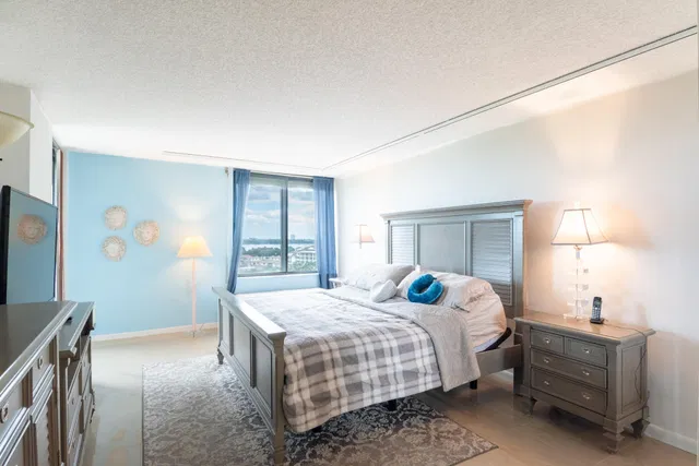 Unit 1103 photo 21