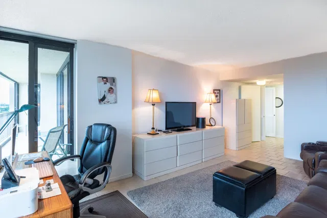 Unit 1103 photo 29