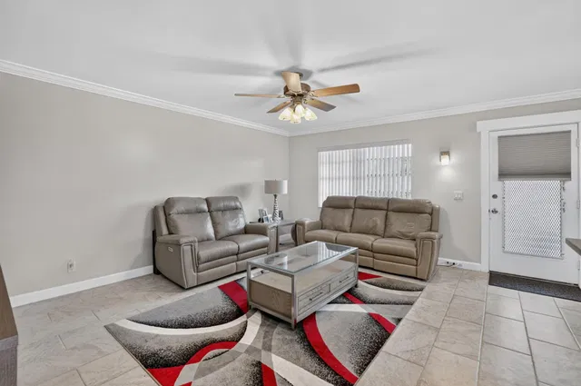  Residence photo 8