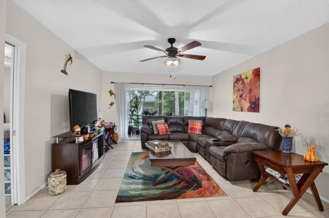 Unit 1406 photo 7