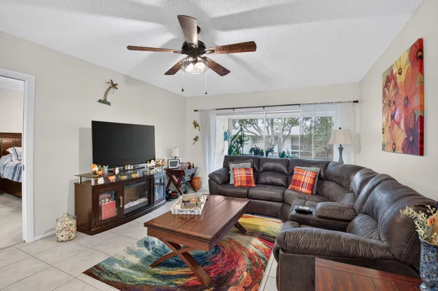 Unit 1406 photo 8
