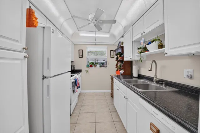 Unit 1406 photo 11