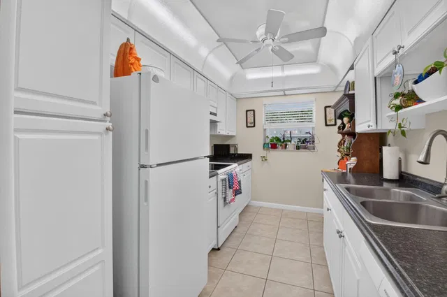 Unit 1406 photo 13