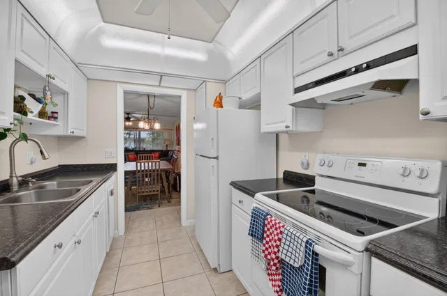 Unit 1406 photo 16