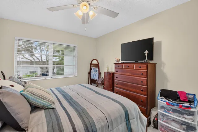 Unit 1406 photo 18