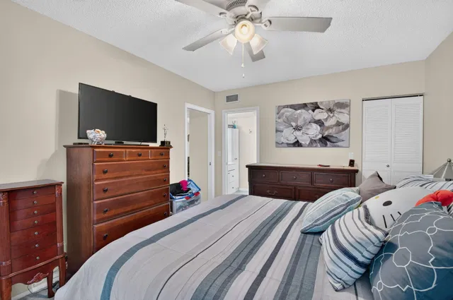 Unit 1406 photo 19