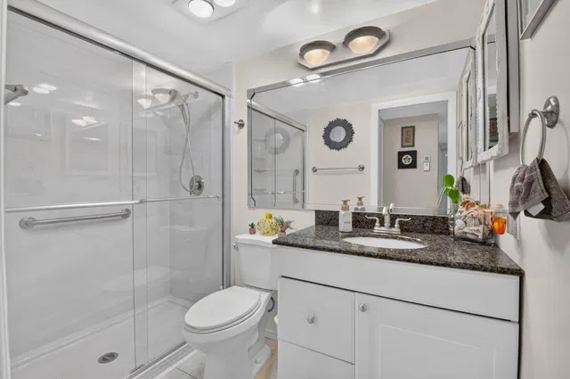Unit 1406 photo 23