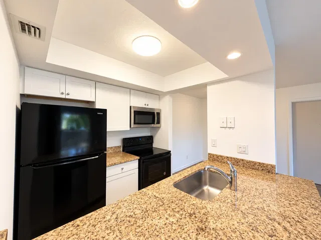 Unit 838 photo 5
