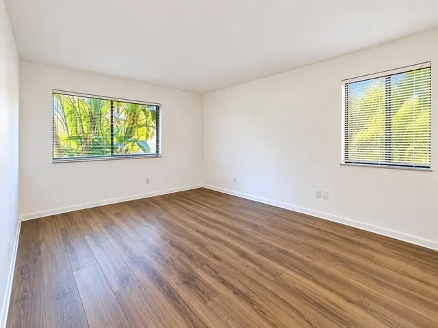 Unit 838 photo 11