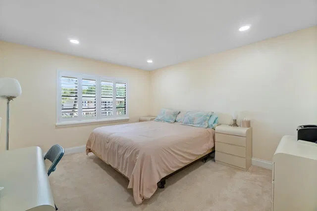 Unit H photo 18