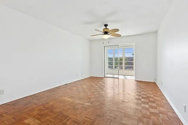 Unit 206 photo 9