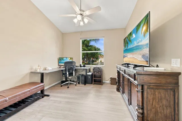 Residence photo 24