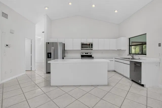 Residence photo 17