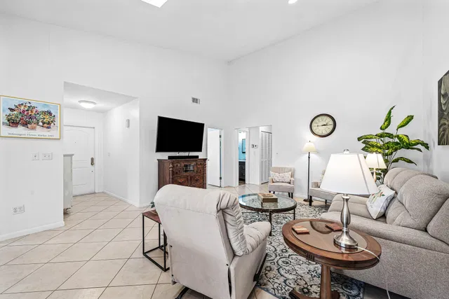  Residence photo 5