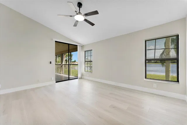 Unit Unit 201 photo 26