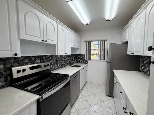 Unit C photo 13