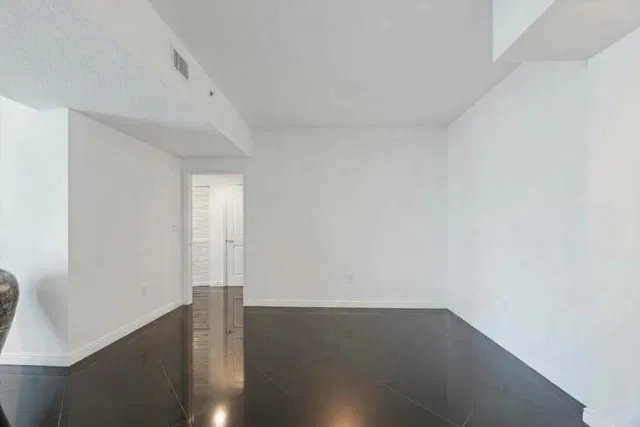  Unit 610 photo 11
