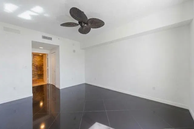  Unit 610 photo 29