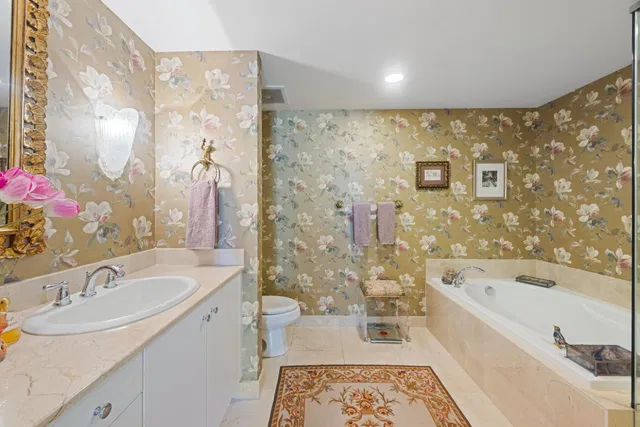  Unit 610 photo 32