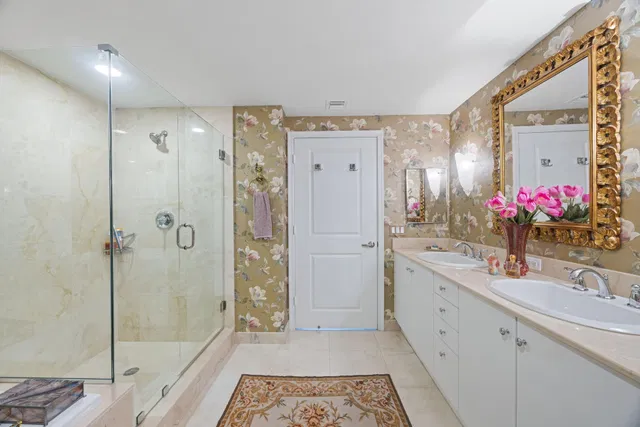  Unit 610 photo 33