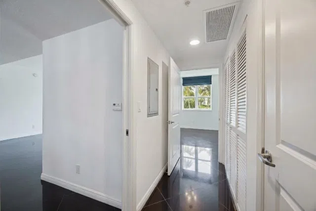  Unit 610 photo 35