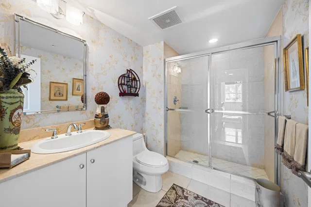  Unit 610 photo 38