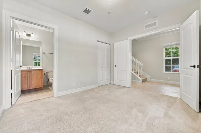 Unit 25 photo 9