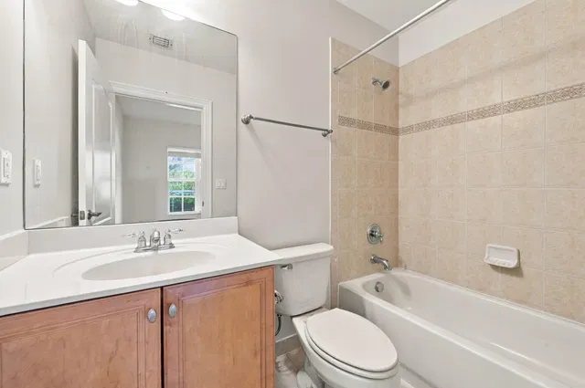 Unit 25 photo 11