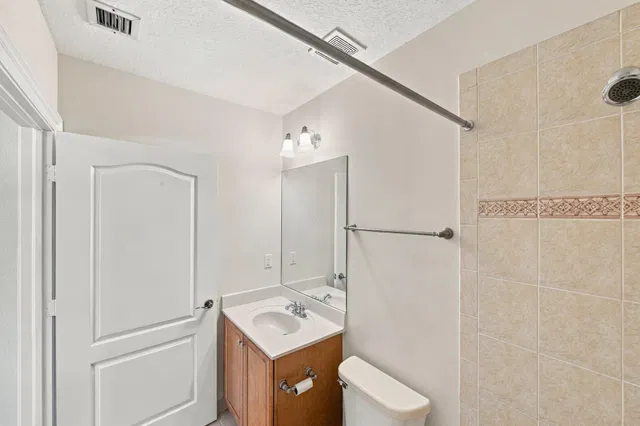 Unit 25 photo 12