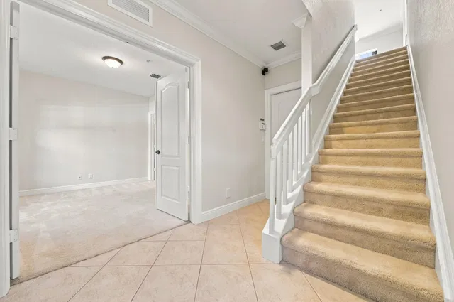 Unit 25 photo 13