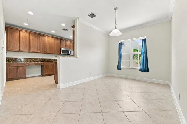 Unit 25 photo 14