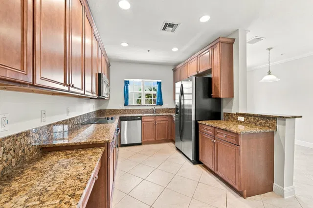 Unit 25 photo 17