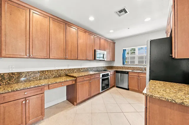 Unit 25 photo 18